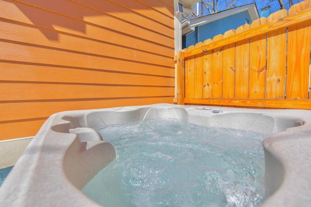 Brand New Cozy Modern Bungalow W/Hot Tub+Movieroom 7 Min From Uptown Charlotte Exterior photo