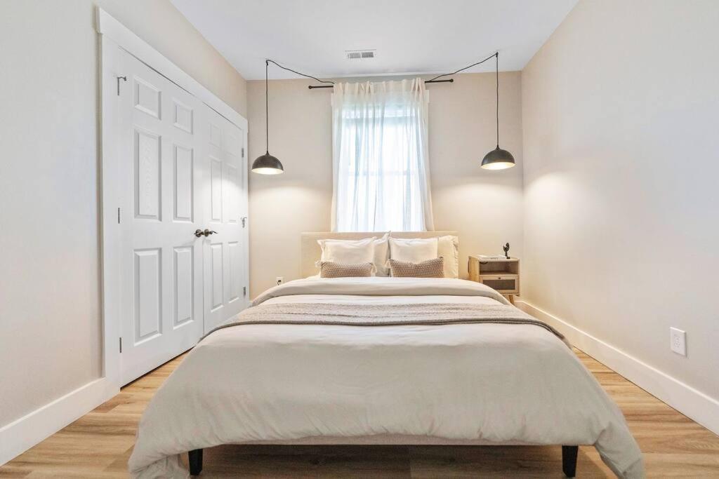 Brand New Cozy Modern Bungalow W/Hot Tub+Movieroom 7 Min From Uptown Charlotte Exterior photo