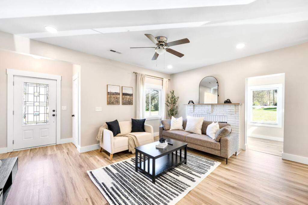 Brand New Cozy Modern Bungalow W/Hot Tub+Movieroom 7 Min From Uptown Charlotte Exterior photo