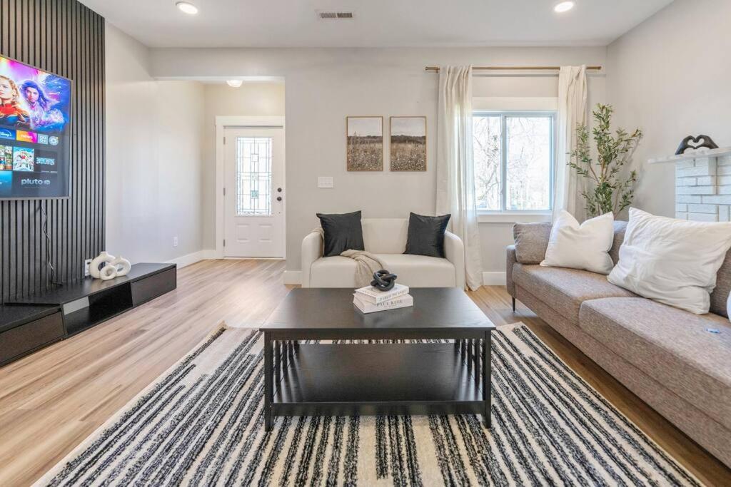 Brand New Cozy Modern Bungalow W/Hot Tub+Movieroom 7 Min From Uptown Charlotte Exterior photo
